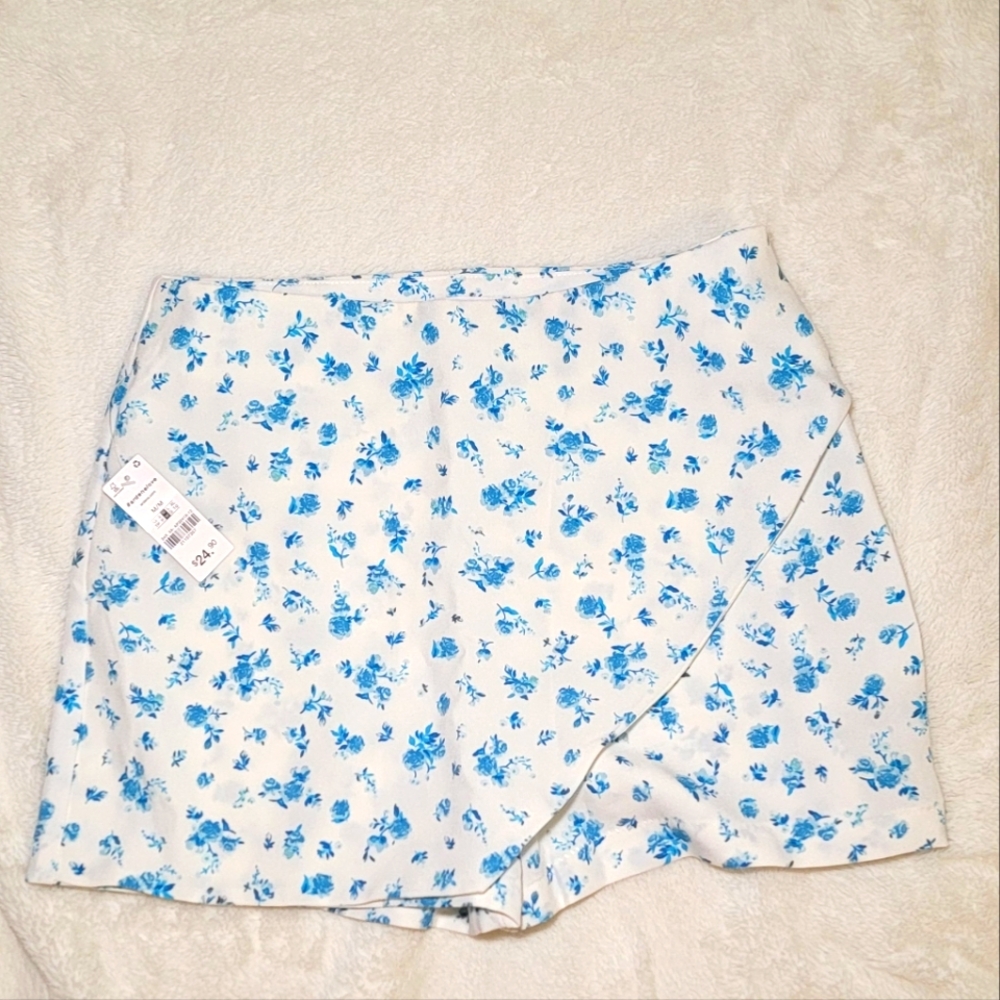 Juniors white Skort Size M